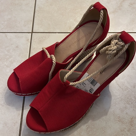 Constance Sandal. Made in Brazil. Wedges/Heel with self strap, open toe. - Picture 5 of 8